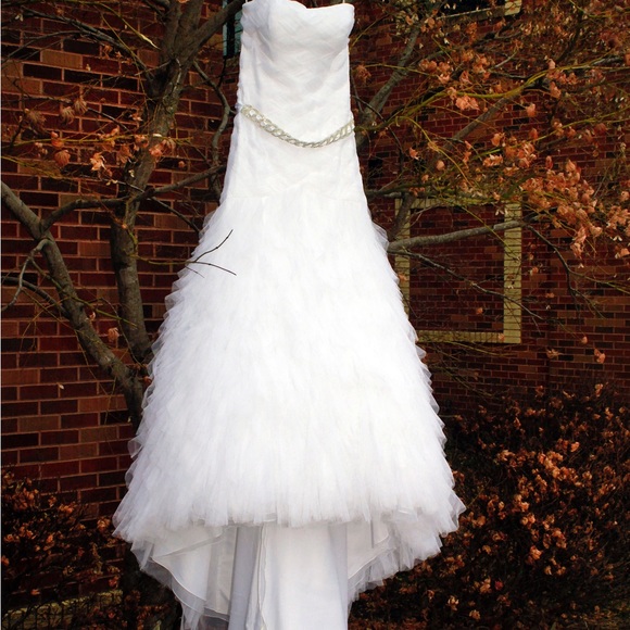 GALINA SIGNATURE wedding gown with basket woven bodice & ruffled skirt. Size 8
